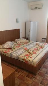 Ένα ή περισσότερα κρεβάτια σε δωμάτιο στο MIOARA Rooms parter