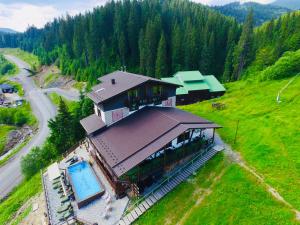 Ptičja perspektiva nastanitve Chalet CrepDeChine Hotel