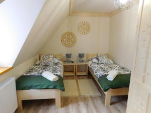 Postel nebo postele na pokoji v ubytování Apartament w Równi