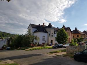 Gedung tempat guest house berlokasi