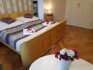 Posteľ alebo postele v izbe v ubytovaní Vila Janáčkova - 1st republic villa