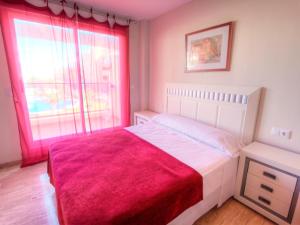 Ein Bett oder Betten in einem Zimmer der Unterkunft Apartamentos Almadraba VyB