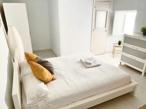 Posteľ alebo postele v izbe v ubytovaní Easy Nerja Beach House