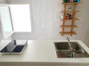 Kuchyňa alebo kuchynka v ubytovaní Easy Nerja Beach House