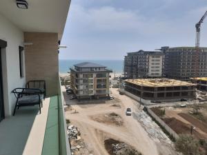 desde el balcón de un edificio en construcción en Apartament la malul Marii Negre 2, en Mamaia Nord – Năvodari
