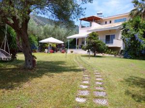 Galeriebild der Unterkunft Sunny Garden villa in Plataria
