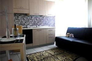 a kitchen with a black and white pattern on the wall at Residence Rotonda in Savignano sul Rubicone