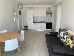 Kuchyň nebo kuchyňský kout v ubytování Elona Apartments