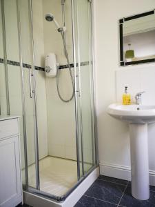 Ванна кімната в Holiday Cottages Portsalon