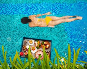 Bazén v ubytování HAIAN Beach Hotel & Spa nebo v jeho okolí + 37 fotografií