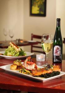 Φωτογραφία από το άλμπουμ του Stay Saratoga σε Saratoga Springs