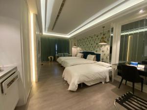 Postel nebo postele na pokoji v ubytování U-Her Hotel