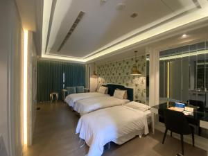 Postel nebo postele na pokoji v ubytování U-Her Hotel