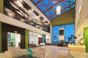 Lobby eller resepsjon på Holiday Inn Queretaro Zona Krystal, an IHG Hotel