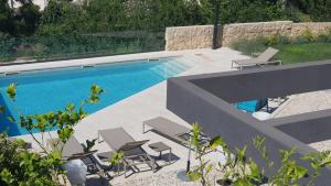 Bazén v ubytování Hotel Seventh nebo v jeho okolí