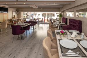 a dining room with tables and chairs and a restaurant at Regno Hotel in Istanbul