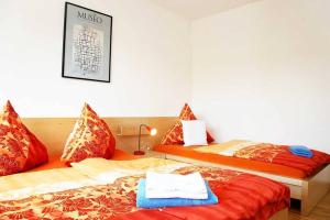 2 Betten nebeneinander in einem Zimmer in der Unterkunft City Apartments Cologne - Apartment 2 in Köln
