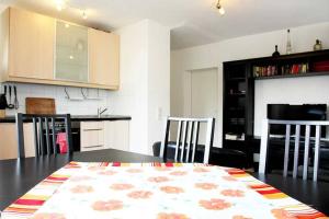 Η κουζίνα ή μικρή κουζίνα στο City Apartments Cologne - Apartment 2 +7 φωτογραφίες