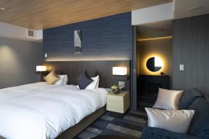 Postel nebo postele na pokoji v ubytování Kanazawa New Grand Hotel Prestige