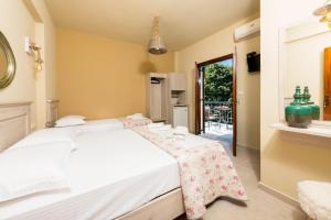 Cama ou camas em um quarto em Pension Sotiria