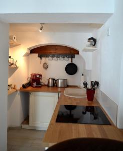 a kitchen with a sink and a counter top at Lykkegård - Glück im ehemaligen Weinkeller in Tönning