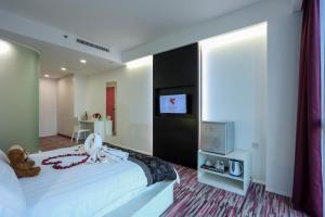 TV a/nebo společenská místnost v ubytování Pegasus Hotel Shah Alam