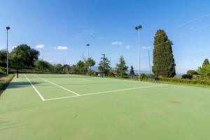 Tenis a/nebo squash v ubytování Buonvisi B&B nebo okolí