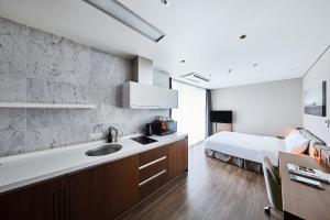 TV a/nebo společenská místnost v ubytování Felix by STX Hotel & Suite