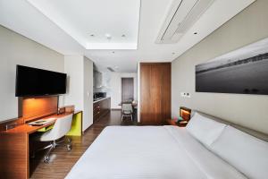 TV a/nebo společenská místnost v ubytování Felix by STX Hotel & Suite