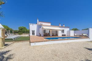 Piscina de la sau aproape de Villa Astur