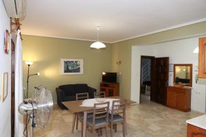 Kuchyň nebo kuchyňský kout v ubytování Giotis apartments