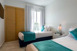 Rúm í herbergi á Hotel Farah Tanger