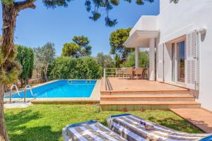 The swimming pool at or close to Villa Es Ratolí