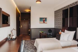 Łóżko lub łóżka w pokoju w obiekcie Hotel Luxor