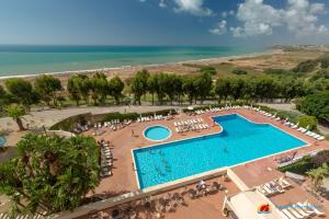 Bazén v ubytování Paradise Beach Resort Selinunte nebo v jeho okolí