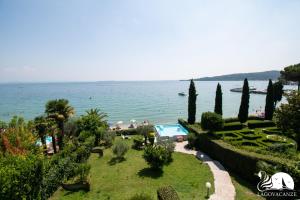 una vista dell'oceano da un resort di Villa Lydia a Padenghe sul Garda