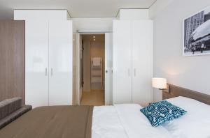 Cama ou camas em um quarto em Brera Serviced Apartments Frankfurt Oper