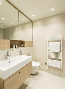 Um banheiro em Brera Serviced Apartments Frankfurt Oper