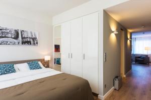 Cama ou camas em um quarto em Brera Serviced Apartments Frankfurt Oper
