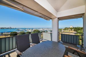 Ein Balkon oder eine Terrasse in der Unterkunft Apartment Bellavista Sea View