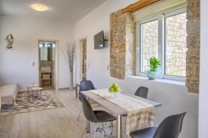 Gallery image of G&K Stone Suites in Haraki