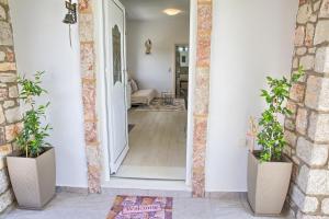 Gallery image of G&K Stone Suites in Haraki