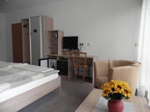 Postel nebo postele na pokoji v ubytování Gästehaus Sonneck