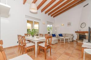 Gallery image of Villa Astur in Binibeca