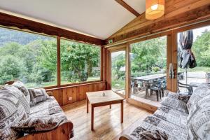Posezení v ubytování Hôtel Restaurant Gîtes Les 5 Saisons