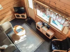 an overhead view of a living room with a television at Holiday Home Antin mökki by Interhome in Ylikyro