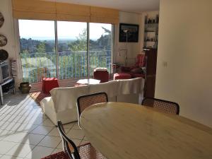 Ruang duduk di Holiday Home La Cigale by Interhome +10 gambar