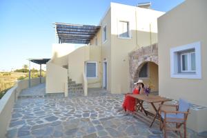 Gallery image of Marina's Studios in Azolimnos Syros