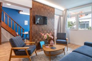 a living room with a couch and chairs and a tv at NEW - Villa Urbaine au Coeur de Paris - 6 pers in Paris