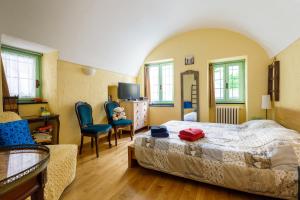 Posteľ alebo postele v izbe v ubytovaní Arvé Castelbianco - B&B e Appartamento